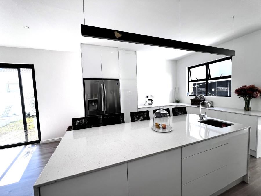 To Let 1 Bedroom Property for Rent in Sandown Western Cape